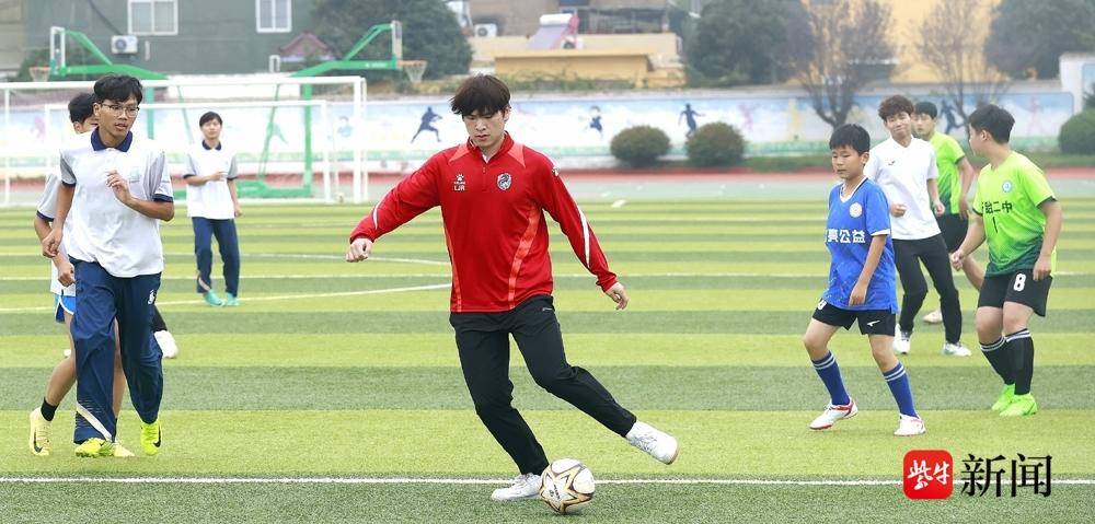 的掌声中拉, 偶像来了, 上勇往直前 的掌声中拉, 偶像来了, 上勇往直前