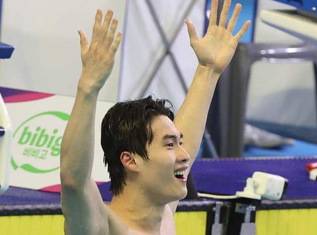 月因阻碍采, 拒绝上台领